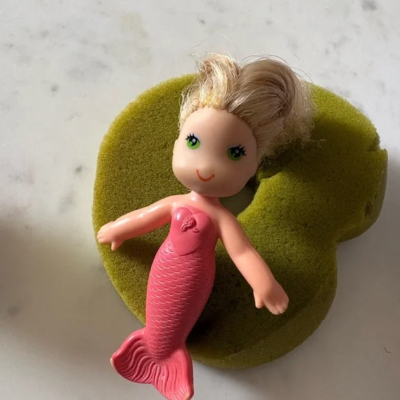 1979 Sea Wees Doll Set with Pink and Green Tails - Picture 2 of 7